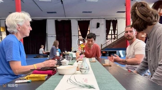 欧洲南美国际友人体验禅茶书法 以静悟心促文化互鉴